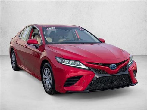 Used 2023 Toyota Camry LE image 3