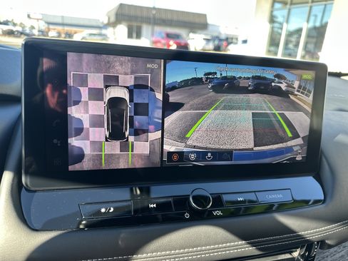 Used 2025 Nissan Rogue Platinum w/ Tech Package image 18