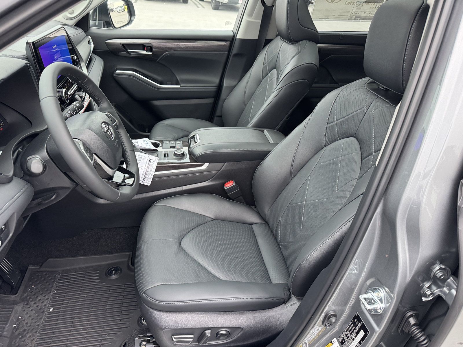 New 2026 Toyota Highlander Platinum AWD/4WD image 2