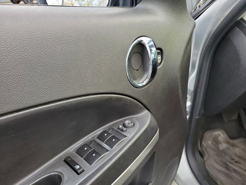 Used 2010 Chevrolet HHR LS image 18