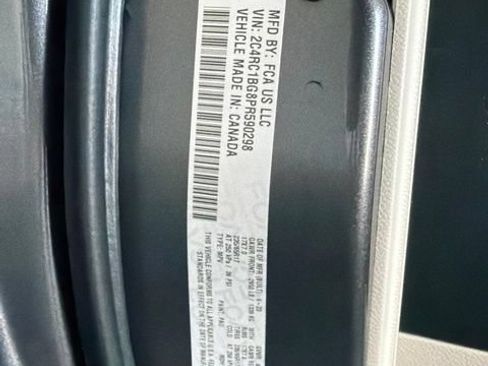 Used 2023 Chrysler Pacifica Touring-L FWD image 15