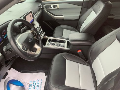 Used 2023 Ford Explorer XLT w/ Equipment Group 202A image 24