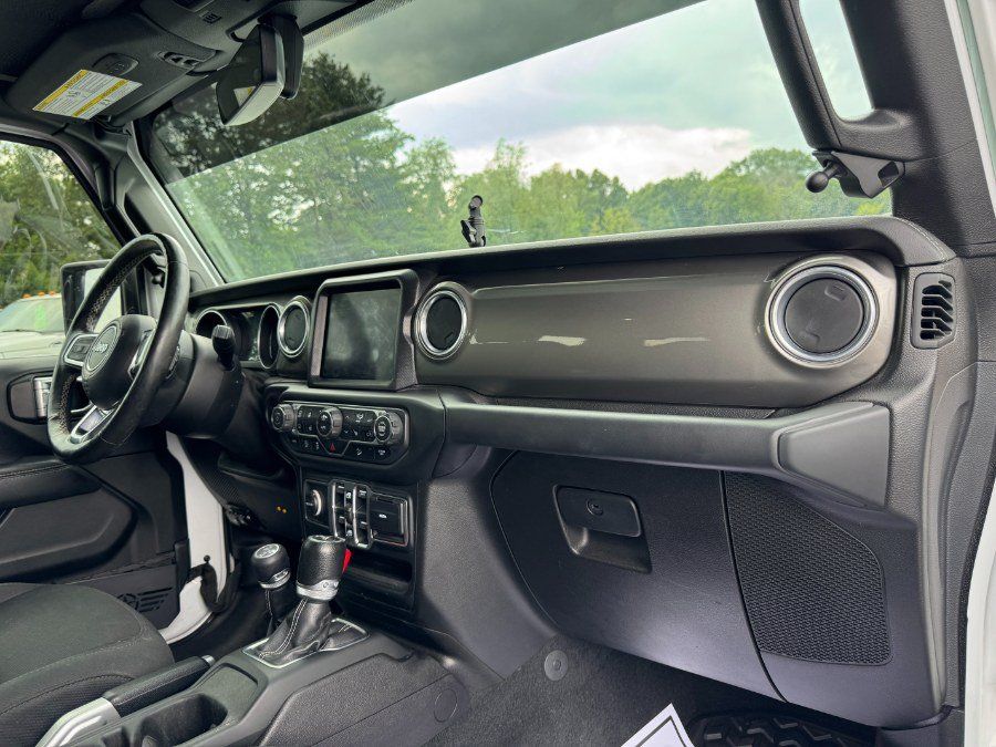 Used 2018 Jeep Wrangler Unlimited Sahara AWD/4WD image 20