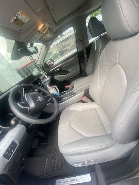 Certified 2026 Toyota Highlander Limited AWD/4WD image 13