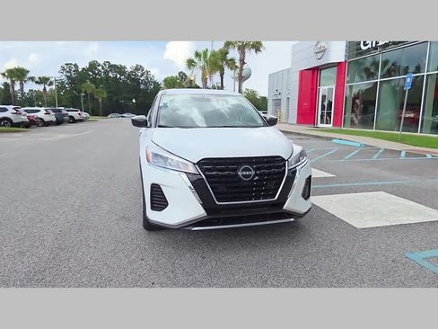 Used 2025 Nissan Kicks Play S FWD image 20