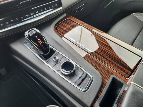 Certified 2021 Cadillac Escalade Premium Luxury RWD image 21