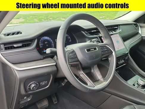 Used 2023 Jeep Grand Cherokee Limited image 24