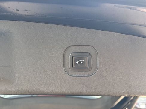 Used 2017 Chevrolet Equinox Premier w/ Enhanced Convenience Package image 29