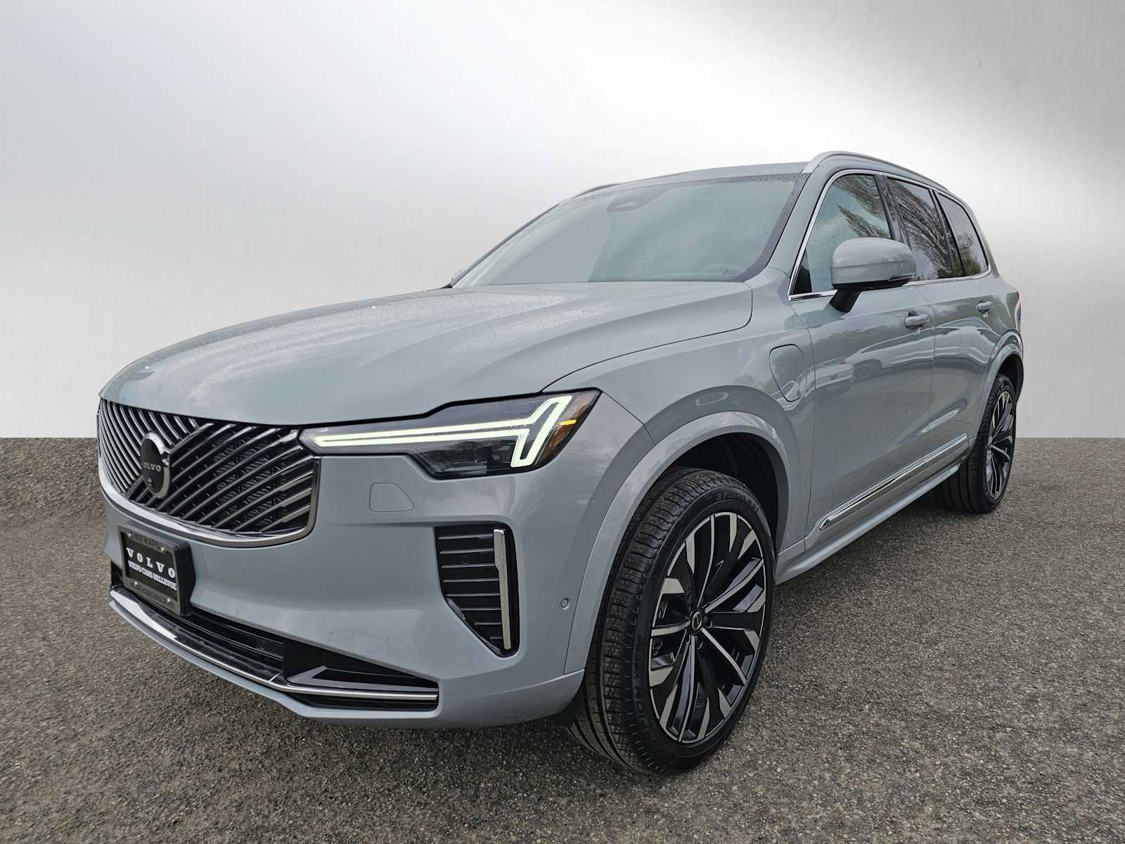 New 2026 Volvo XC90 T8 Plus w/ Protection Package AWD/4WD image 7