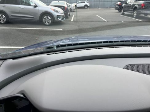 Used 2025 Hyundai Elantra SEL image 33