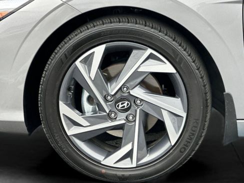 Certified 2025 Hyundai Elantra Sport image 28