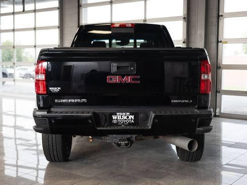 Used 2017 GMC Sierra 2500 Denali w/ Duramax Plus Package AWD/4WD image 4