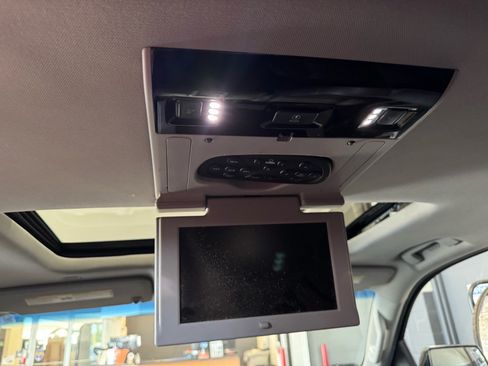Used 2019 GMC Yukon Denali w/ Denali Ultimate Package AWD/4WD image 14