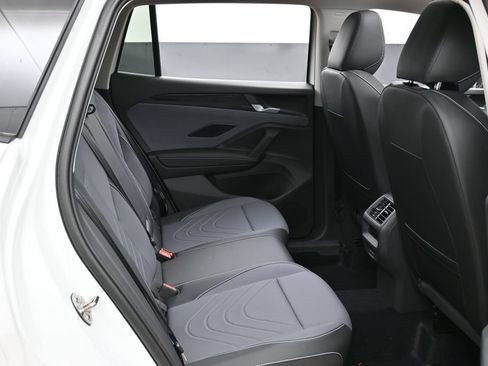 Used 2025 Volkswagen Tiguan SE w/ Panoramic Sunroof Package AWD/4WD image 34