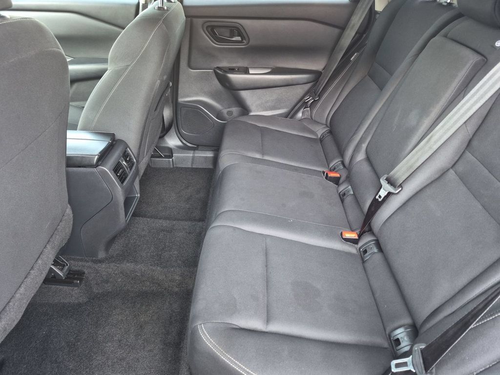 Used 2024 Nissan Rogue S AWD/4WD image 29