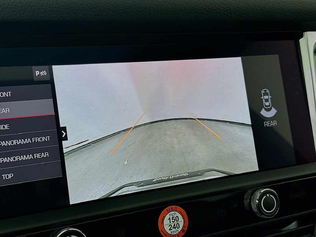 Certified 2025 Porsche Macan AWD/4WD image 17