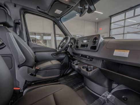 Used 2025 Mercedes-Benz Sprinter 3500 image 16