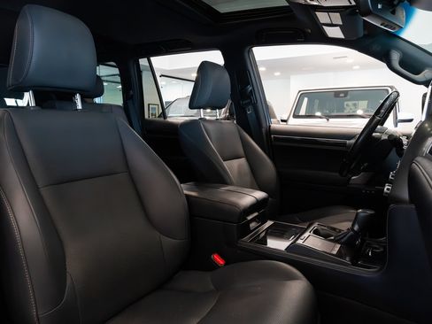 Used 2023 Lexus GX 460 Premium w/ Accessory Package AWD/4WD image 20