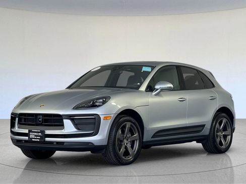 Certified 2025 Porsche Macan image 1