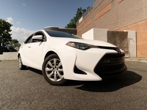 Used 2019 Toyota Corolla LE FWD image 1
