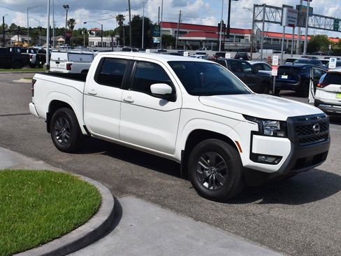 Certified 2025 Nissan Frontier SV w/ SV Convenience Package RWD image 18