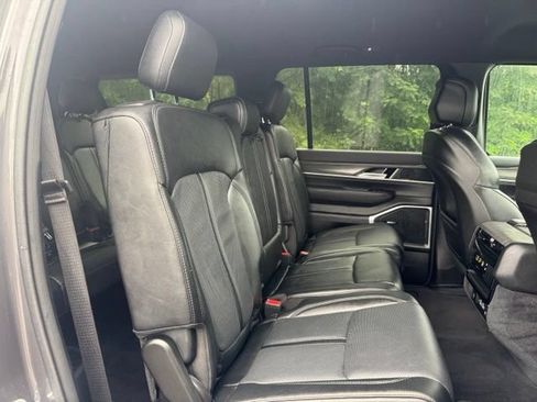 Used 2024 Jeep Wagoneer L Series II w/ Flexible Seating Group AWD/4WD image 27