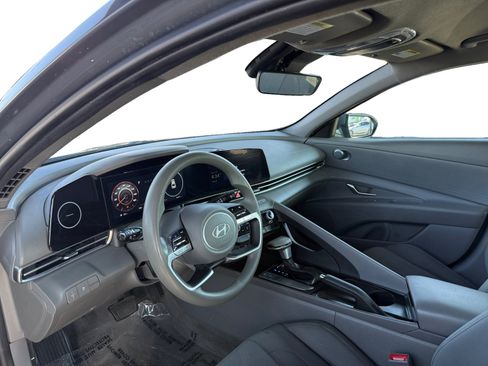 Used 2024 Hyundai Elantra SEL FWD image 9