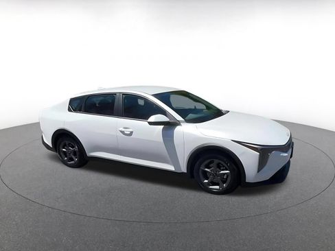 Used 2025 Kia K4 FWD image 2