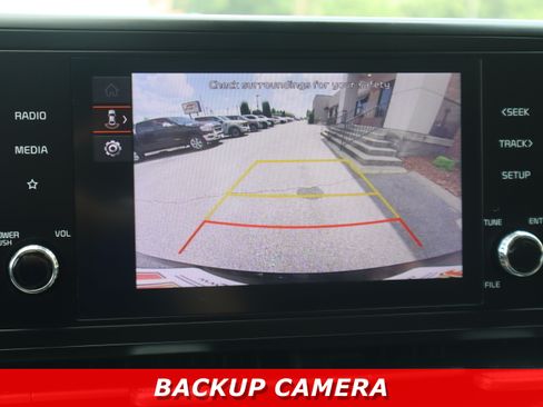 Used 2023 Kia Carnival LX FWD image 18