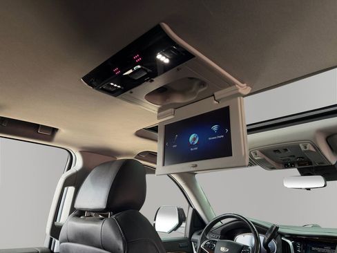 Used 2018 Cadillac Escalade Premium Luxury RWD image 18