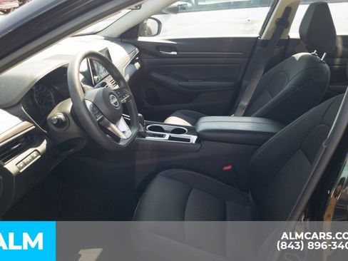 Used 2024 Nissan Altima 2.5 SV FWD image 6