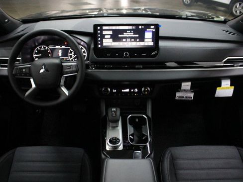 New 2026 Mitsubishi Outlander LE image 20