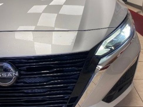 Used 2024 Nissan Altima 2.5 SV image 9