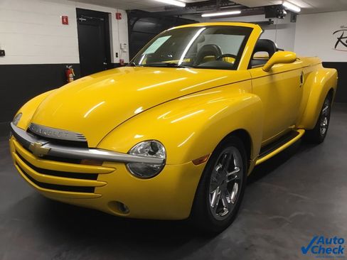 Used 2003 Chevrolet SSR w/ Preferred Equipment Group image 5