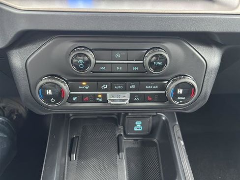 New 2025 Ford Bronco Outer Banks w/ Black Appearance Package image 23