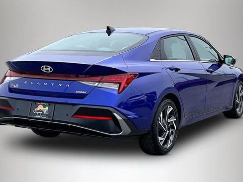 Used 2024 Hyundai Elantra Limited FWD image 5