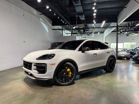 Used 2024 Porsche Cayenne Turbo GT AWD/4WD image 2