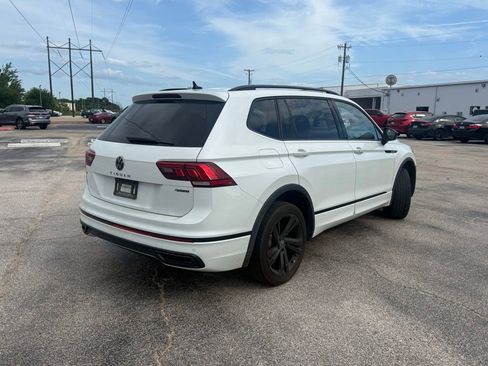 Used 2023 Volkswagen Tiguan SE R-Line AWD/4WD image 4