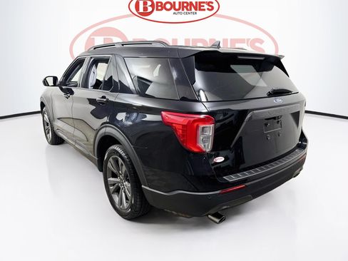 Used 2021 Ford Explorer XLT w/ Equipment Group 202A AWD/4WD image 9