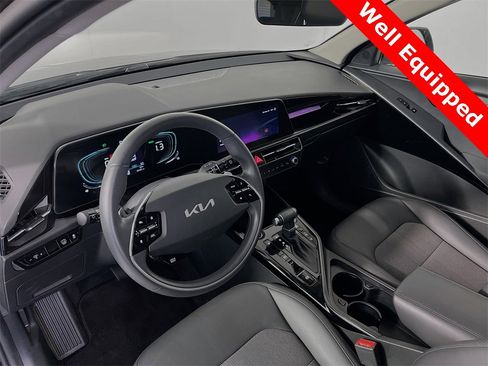 Used 2023 Kia Niro EX image 10