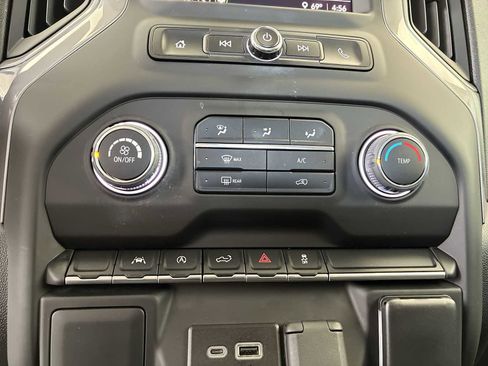 Used 2022 Chevrolet Silverado 1500 Custom image 16