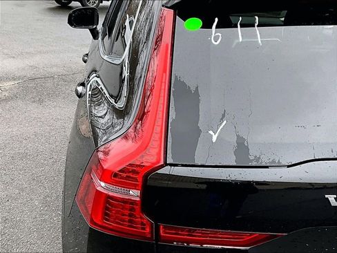 Used 2018 Volvo XC60 T6 Momentum w/ Convenience Package image 25