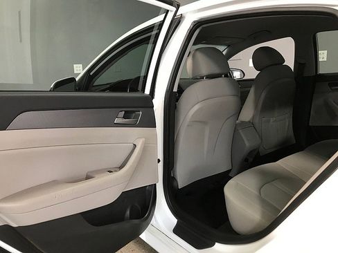 Used 2018 Hyundai Sonata SEL w/ Tech Package 02 FWD image 15