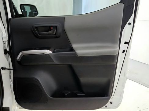Certified 2023 Toyota Tacoma SR5 AWD/4WD image 19