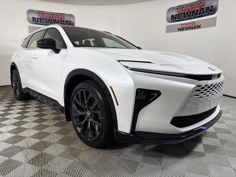 Used 2025 Toyota Crown Signia w/ Advanced Technology Package AWD/4WD image 1