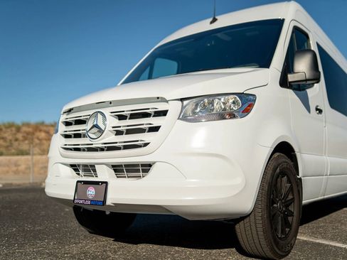 Used 2024 Mercedes-Benz Sprinter 2500 image 8