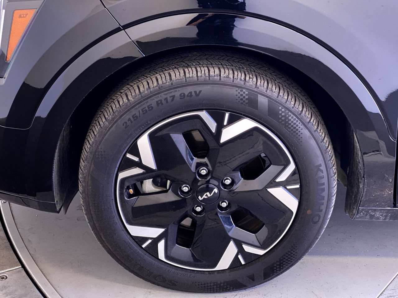 Certified 2024 Kia Niro Wind FWD image 12