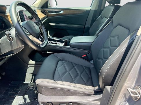 Used 2025 Volkswagen Atlas SE FWD image 21