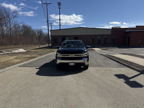 Used 2022 Chevrolet Silverado 1500 LT image 2