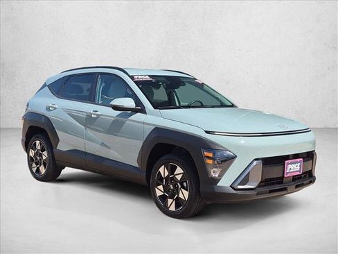 Used 2024 Hyundai Kona SEL AWD/4WD image 3